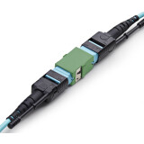 Adaptateur passe-fibre optique StarTech MPOSMAPCGNCOUPLER